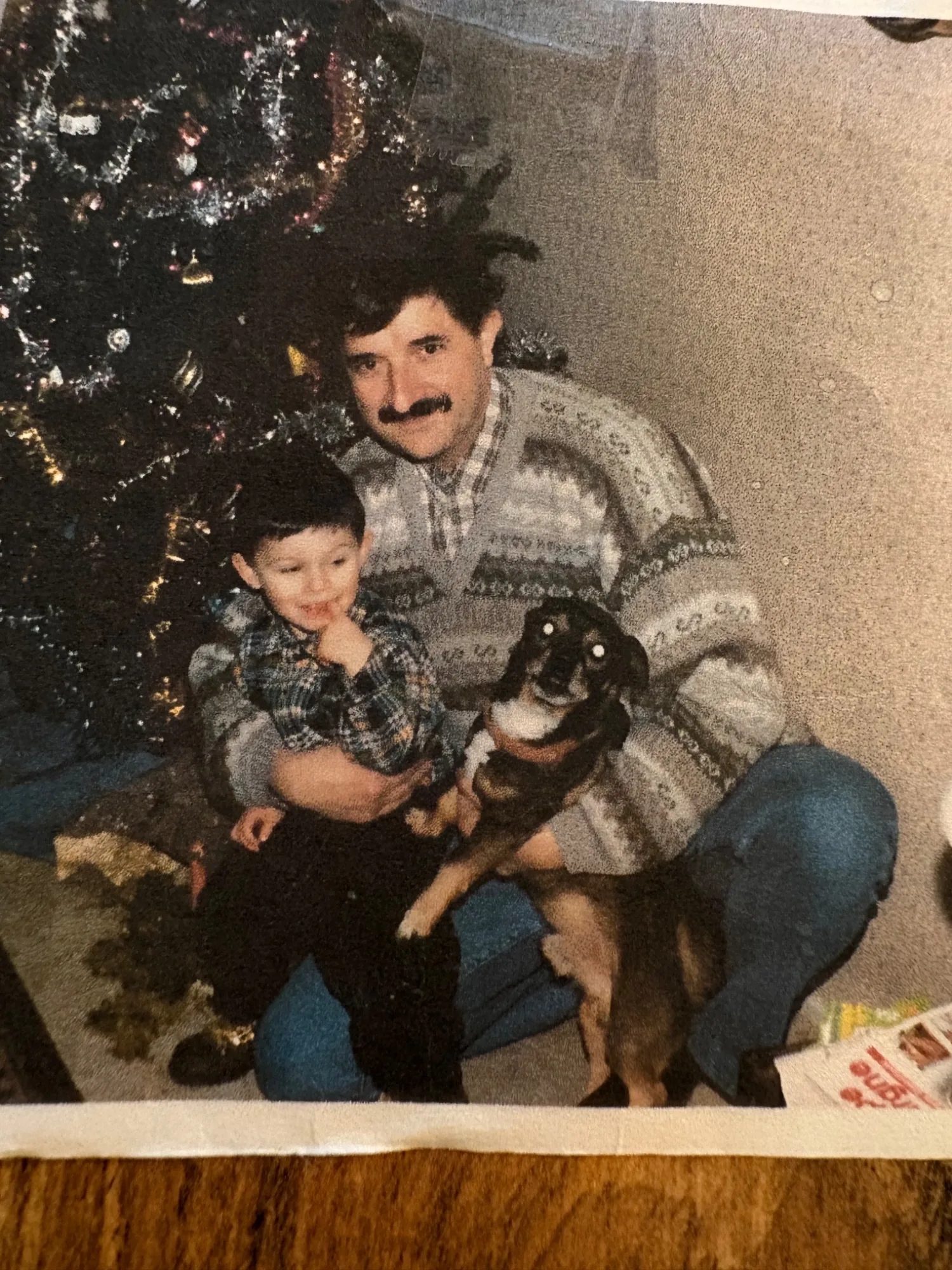 Gaël enfant avec son grand-père Henri